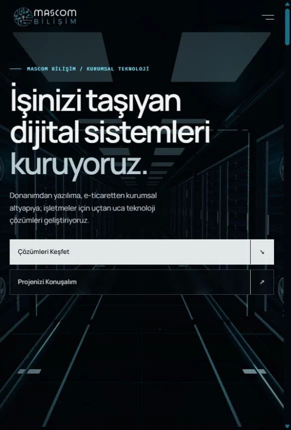 Mascom Bilişim web sitesi: teknoloji hizmetlerini anlatan giriş, çözüm ve proje menüleri ile iletişim düğmeleri
